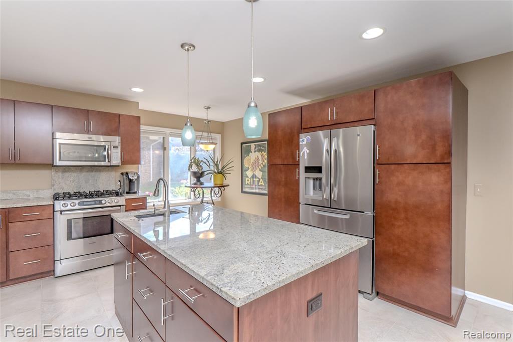 4575 Fairway Court, Waterford, MI 48328 — Photo 37