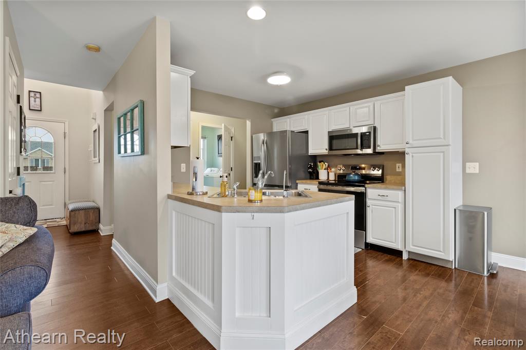 4335 Pondview Drive, Swartz Creek, MI 48473 — Photo 9