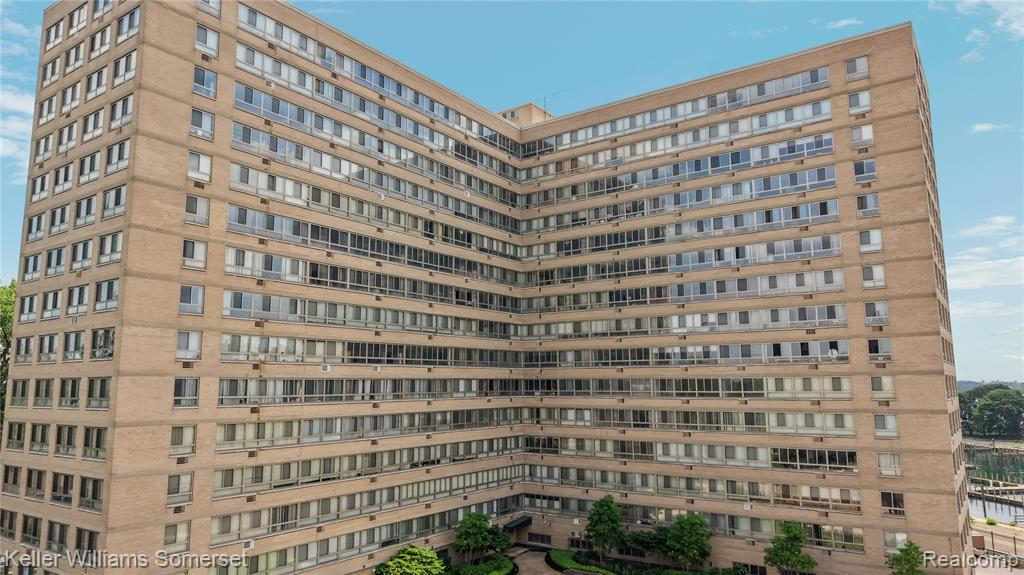 8900 Jefferson Avenue, 204, Detroit, MI 48214 — Photo 3