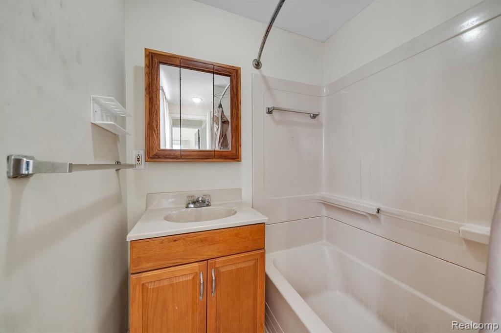 8620 Stephens, Warren, MI 48089 — Photo 12