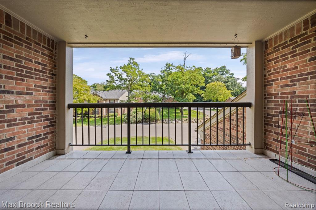 29664 Pine Ridge Circle, Farmington Hills, MI 48331 — Photo 27