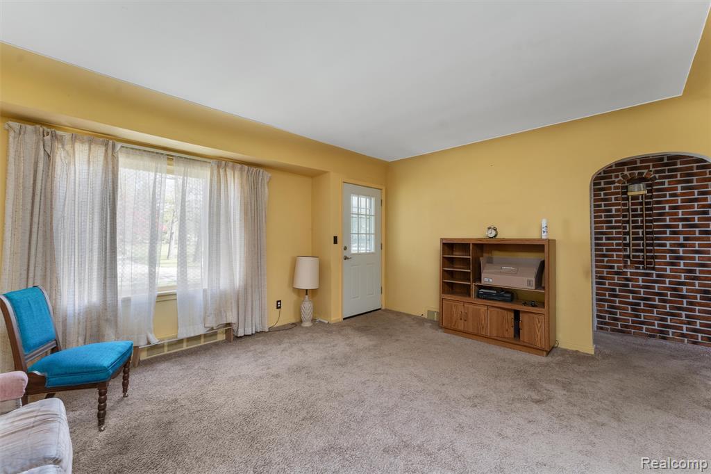 5711 Crescent Road, Waterford, MI 48327 — Photo 9