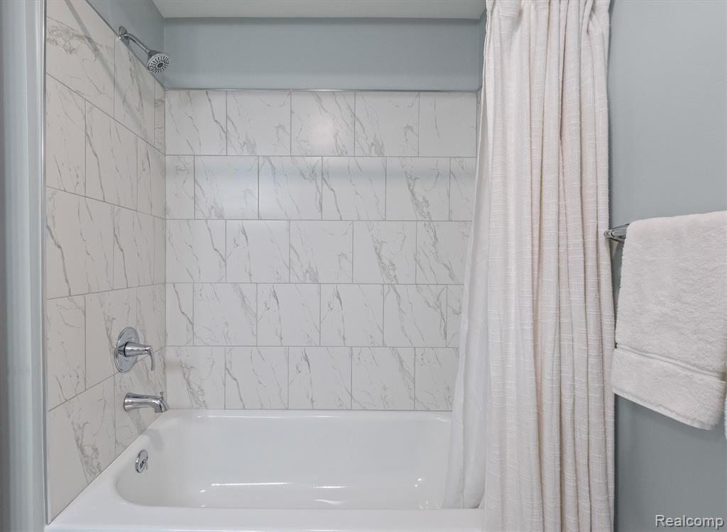 2366 Cumberland Drive, Troy, MI 48085 — Photo 28