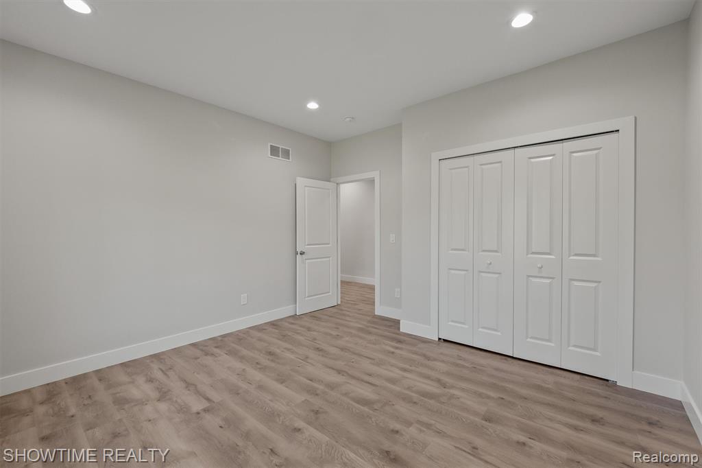 5636 Paris, Sterling Heights, MI 48310 — Photo 26