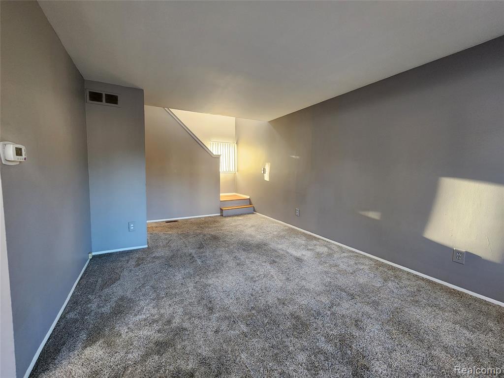 8665 Sterling, Center Line, MI 48015 — Photo 6