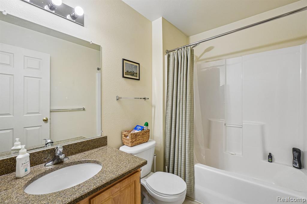 15240 Silver Parkway, APT 306, Fenton, MI 48430 — Photo 14