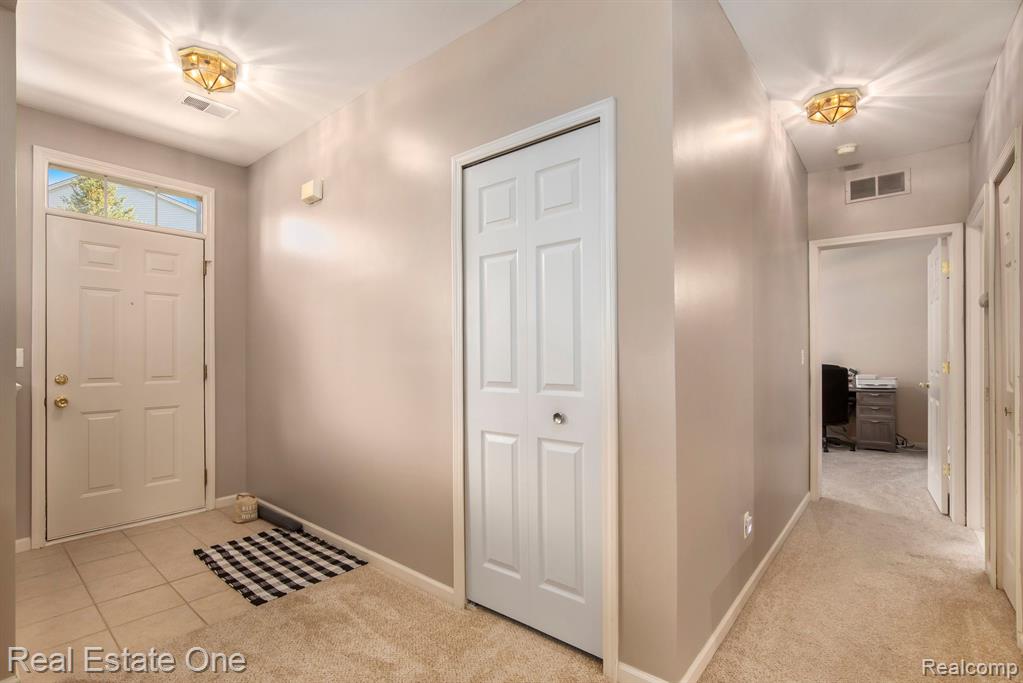 1948 FLAGSTONE Circle, Rochester, MI 48307 — Photo 5