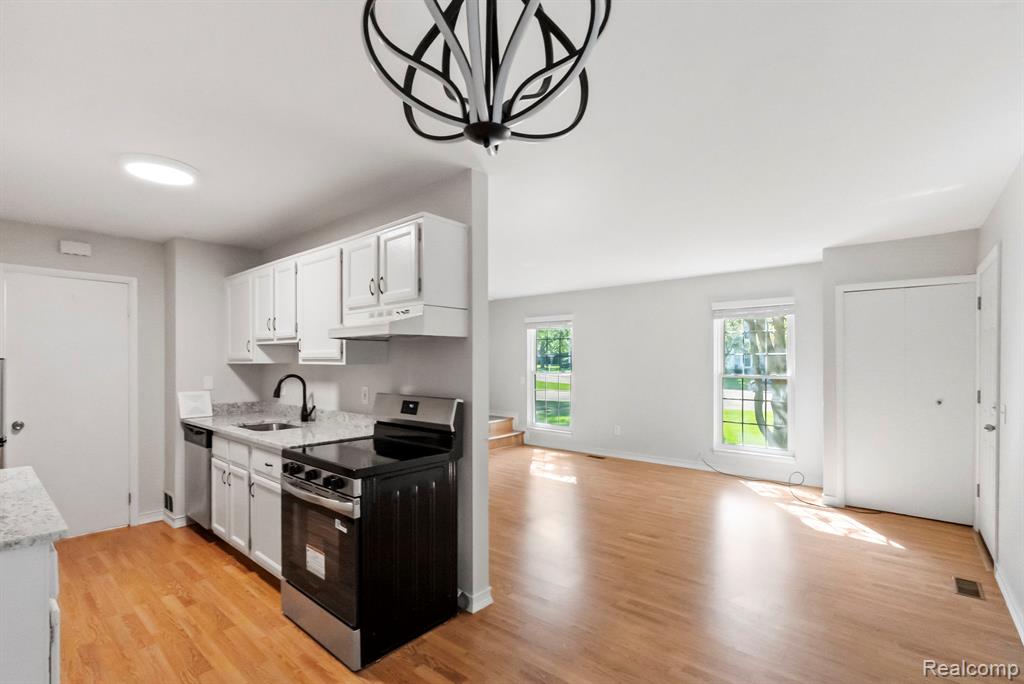 23507 N Rockledge, Novi, MI — Photo 4