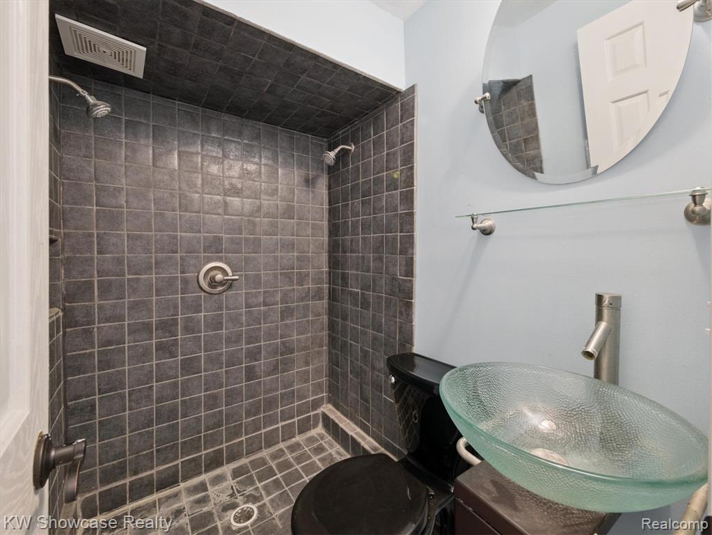 688 Wolverine Drive, Walled Lake, MI 48390 — Photo 34