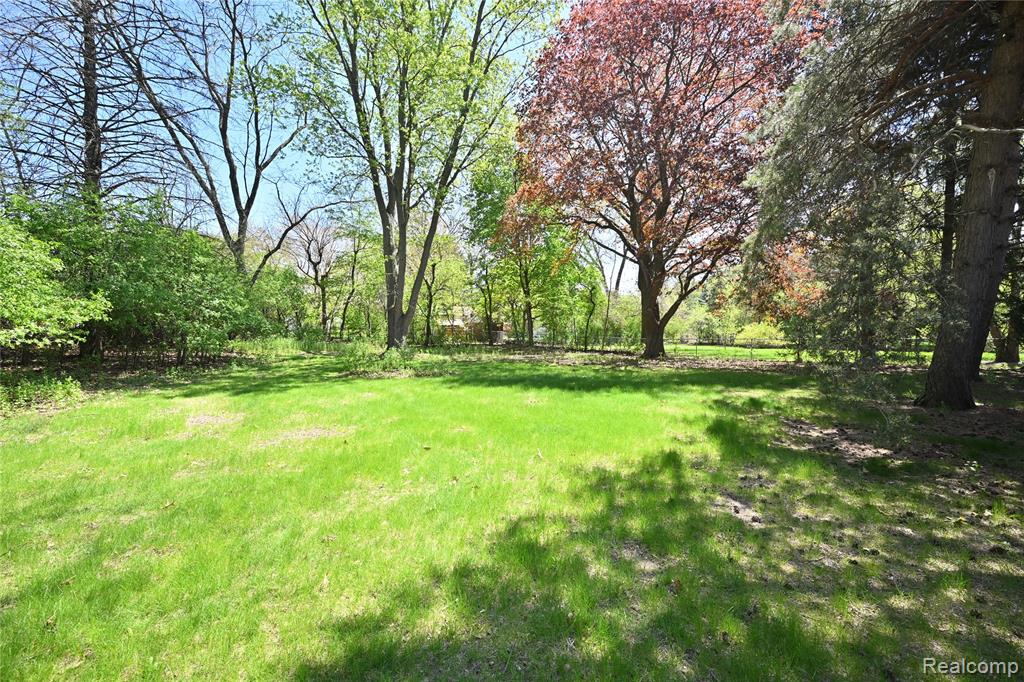2765 Lahser Road, Bloomfield Hills, MI 48304 — Photo 25