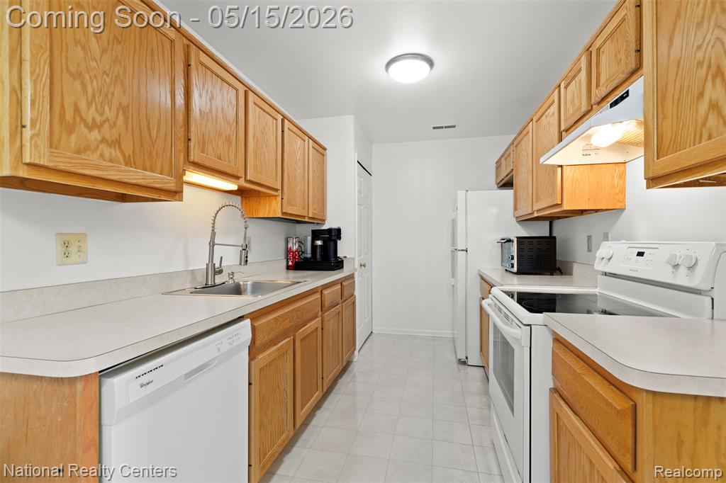 43220 Fountain Drive, Sterling Heights, MI 48313 — Photo 5