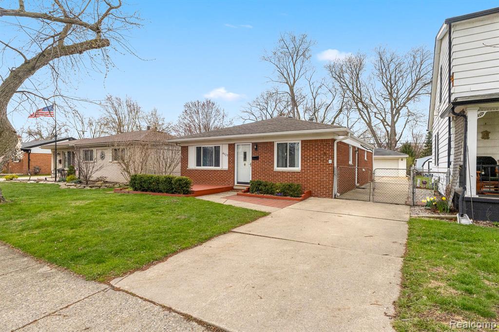 4928 RAYMOND Avenue, Dearborn Heights, MI 48125 — Photo 2