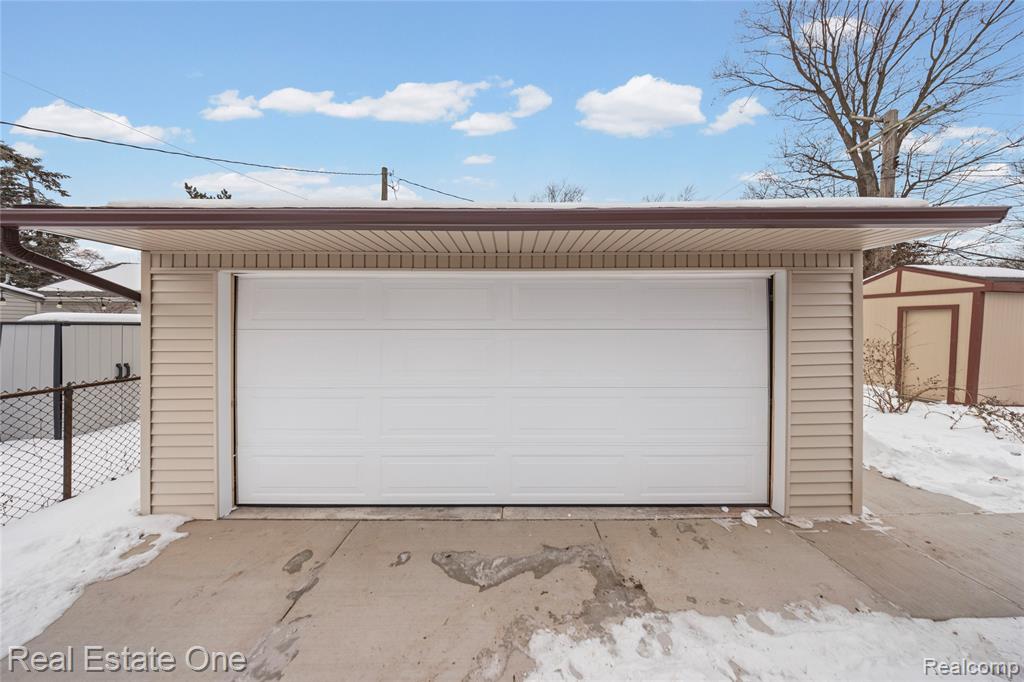13344 Hart Avenue, Huntington Woods, MI — Photo 45