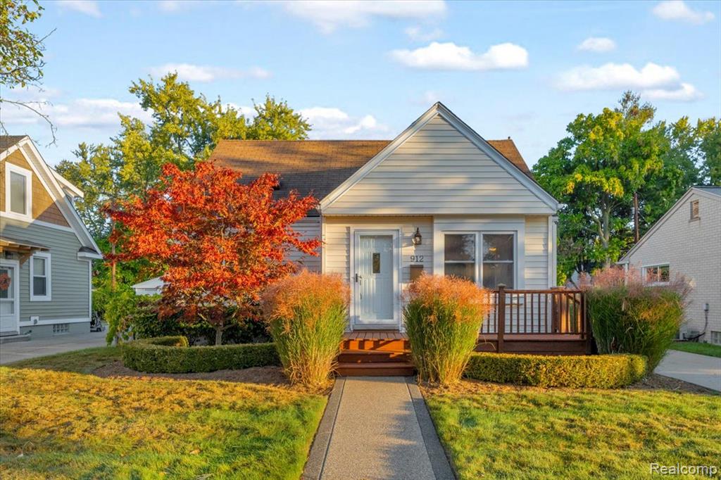 912 Woodsboro Drive, Royal Oak, MI 48067 — Photo 2