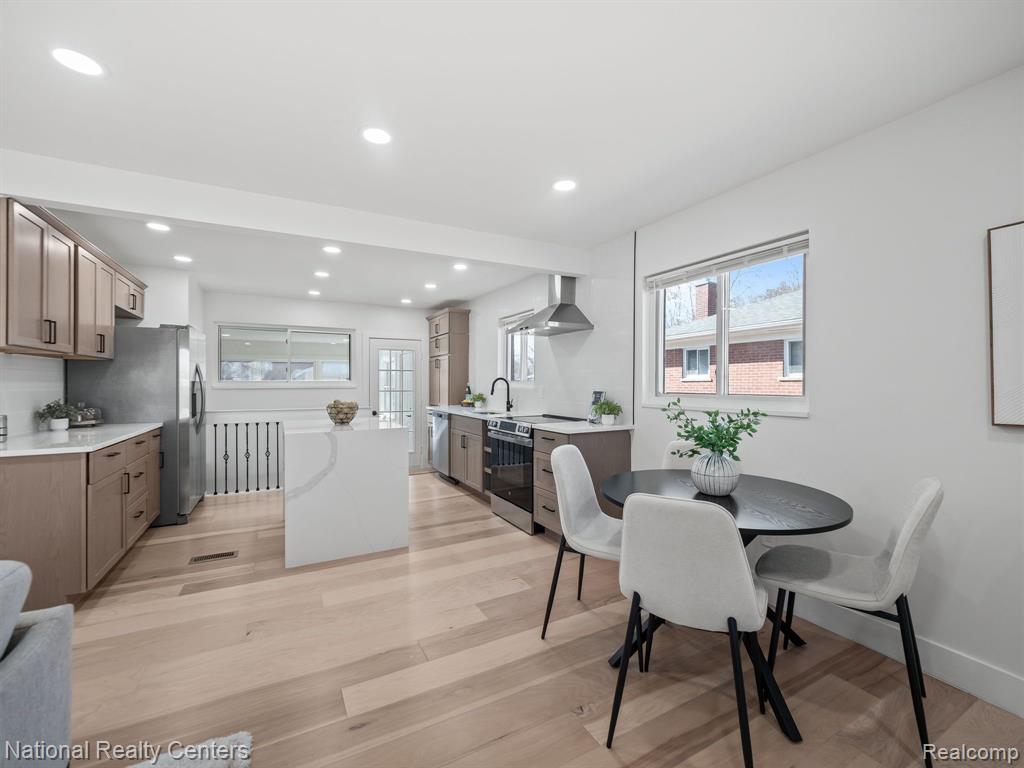 8875 KENBERTON Drive, Oak Park, MI 48237 — Photo 5
