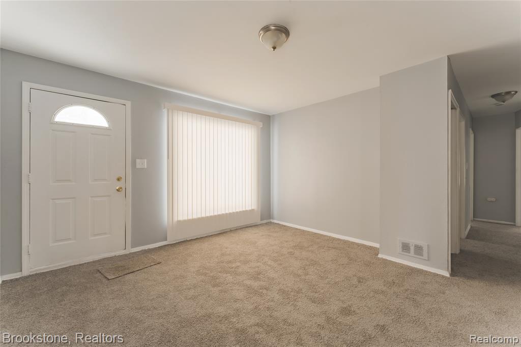 694 Emerson Avenue, Pontiac, MI 48340 — Photo 12