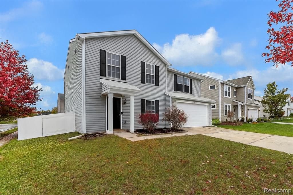8553 Shiawassee River Drive, Fowlerville, MI 48836 — Photo 2