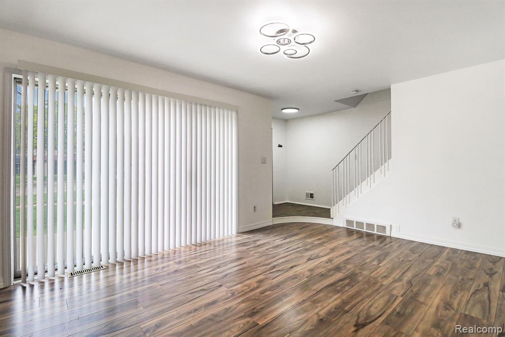 8232 Karam Boulevard, Warren, MI 48093 — Photo 6