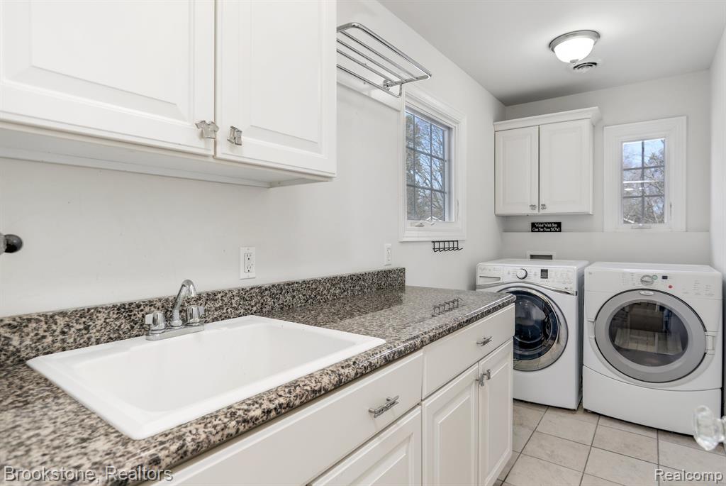 7585 LILAC Court, West Bloomfield, MI 48324 — Photo 35