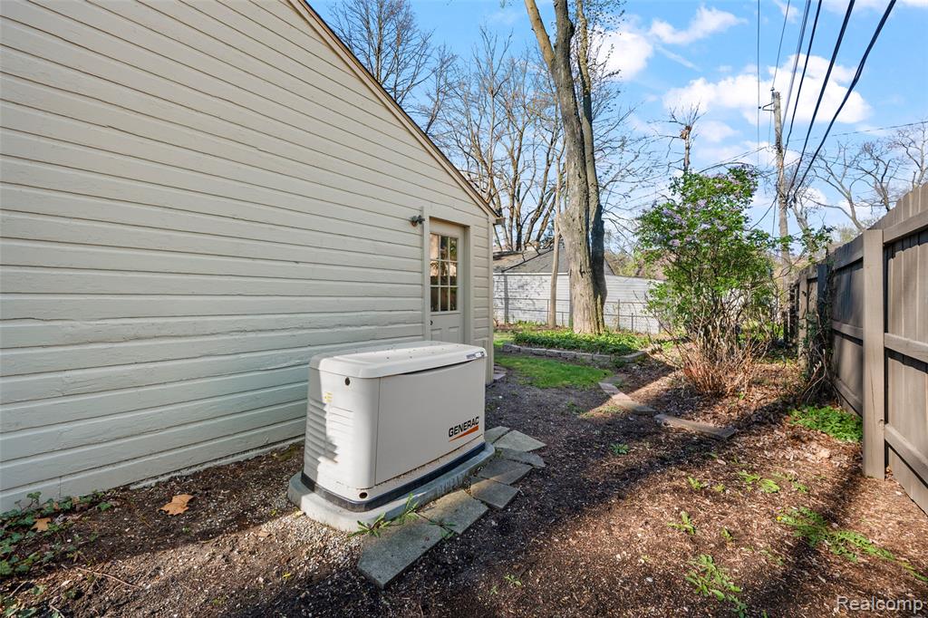 408 Orchard View Drive, Royal Oak, MI 48073 — Photo 32
