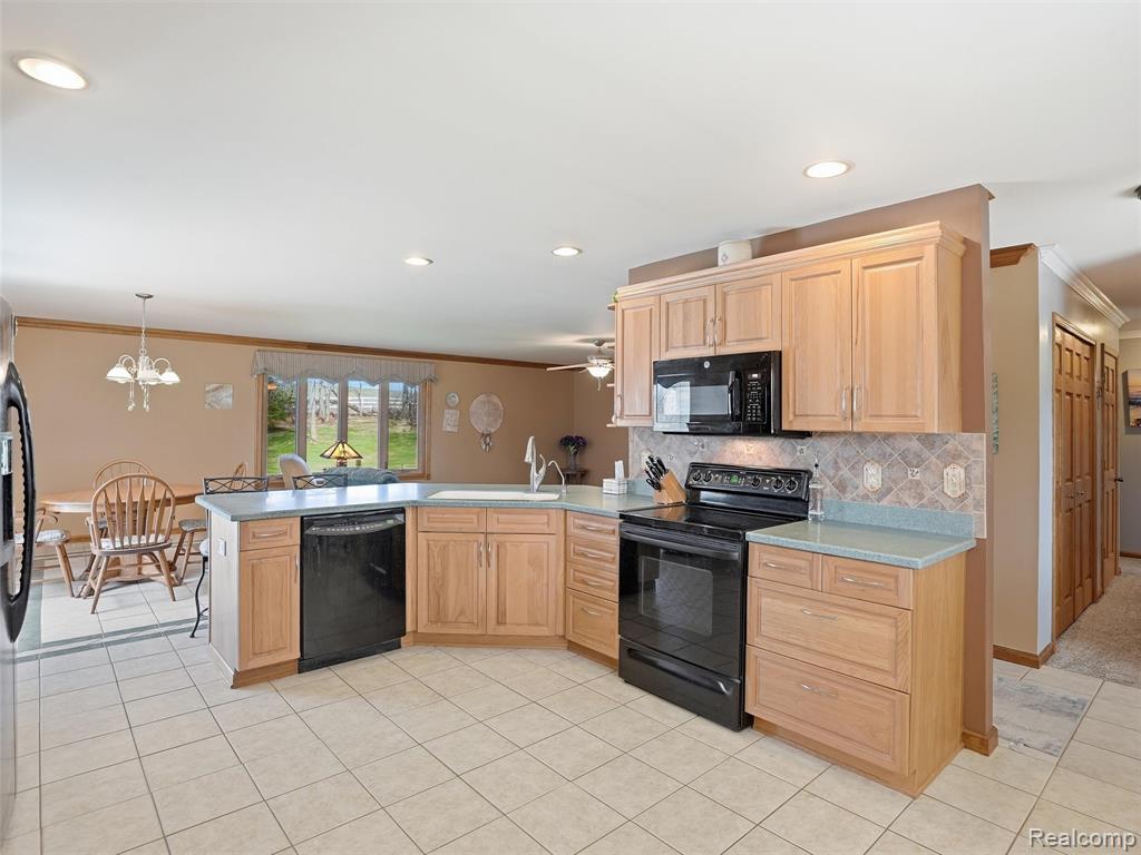 4695 Melanie Lane, White Lake, MI 48383 — Photo 12