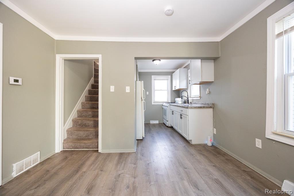 128 W Muir Avenue, Hazel Park, MI 48030 — Photo 9