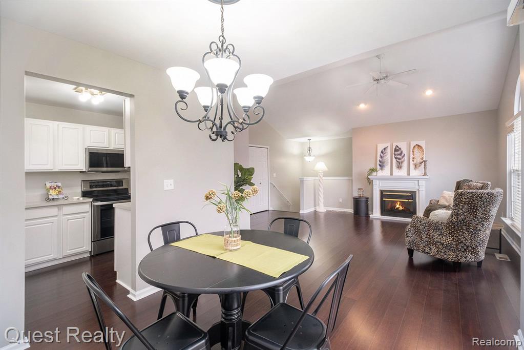 1895 FLAGSTONE Circle, Rochester, MI 48307 — Photo 11