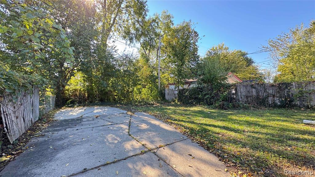 20244 MCCORMICK Street, Detroit, MI 48224 — Photo 3