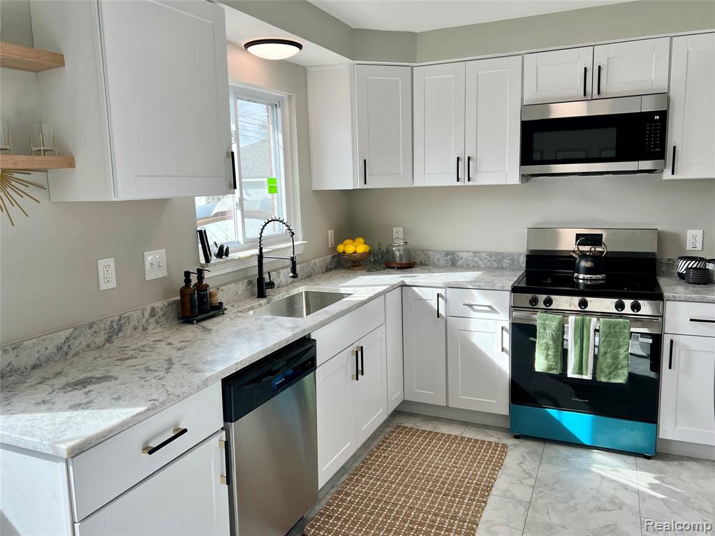 24545 Greenbrier Avenue, Eastpointe, MI 48021 — Photo 9
