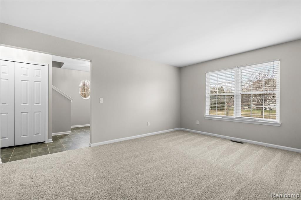 990 Waters Edge Lane, Fenton, MI 48430 — Photo 12