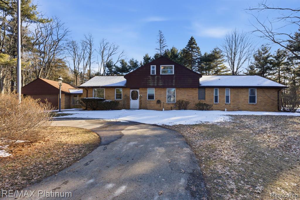 11180 Spencer Road, Brighton, MI 48114 — front exterior