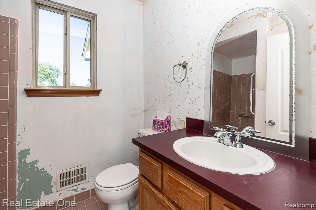 48749 Smokey Glen Court, New Baltimore, MI — Photo 9
