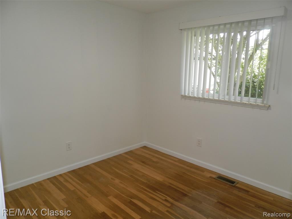 9374 PATTON Street, Livonia, MI 48150 — Photo 11