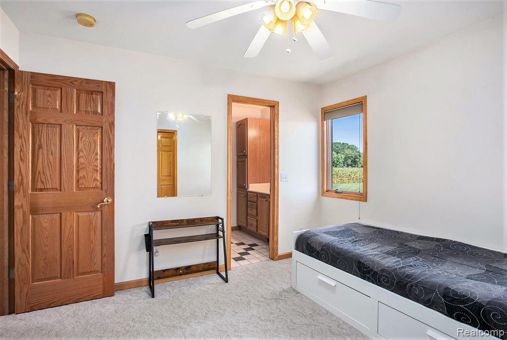 887 E Gordonville Road, Midland, MI 48640 — Photo 11