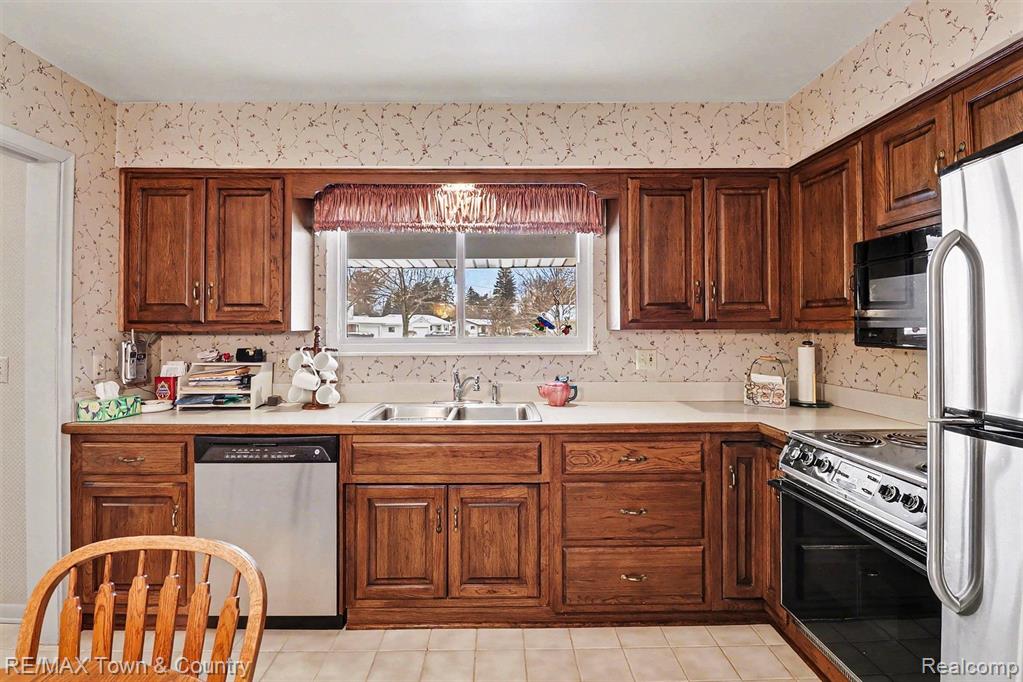 426 Bellewood Drive, Flushing, MI 48433 — Photo 13