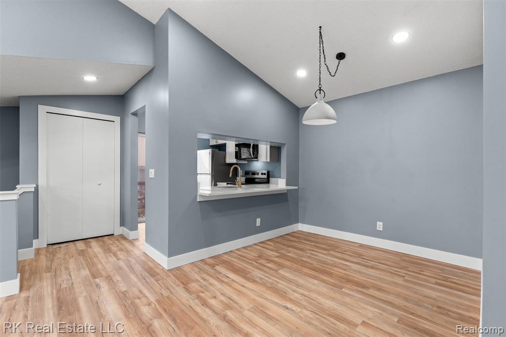 44900 Bayview Drive Unit #20, Novi, MI 48377 — Photo 7