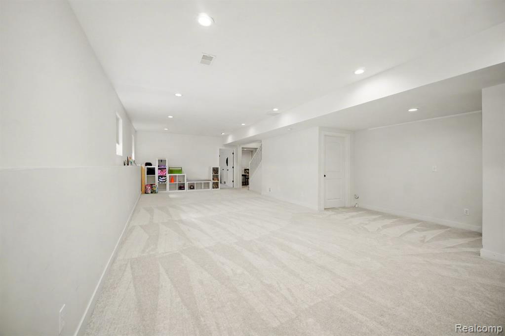 1717 Foxdale Lane, Ann Arbor, MI 48108 — Photo 25
