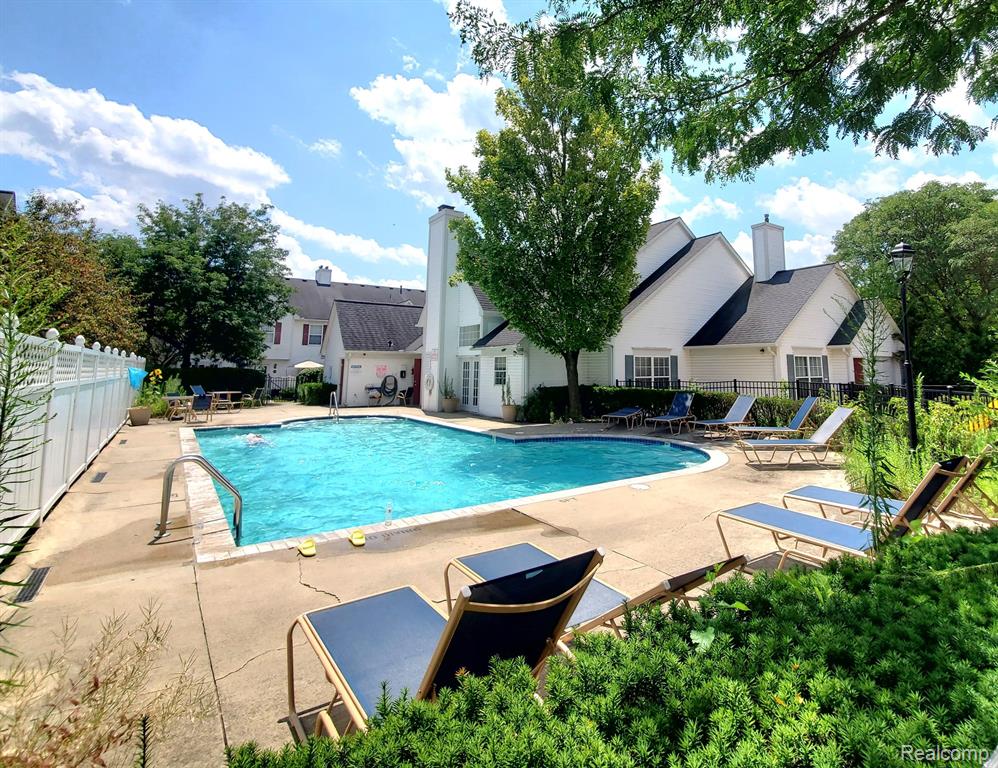 30346 NANTUCKET Drive, Farmington Hills, MI 48336 — Photo 19