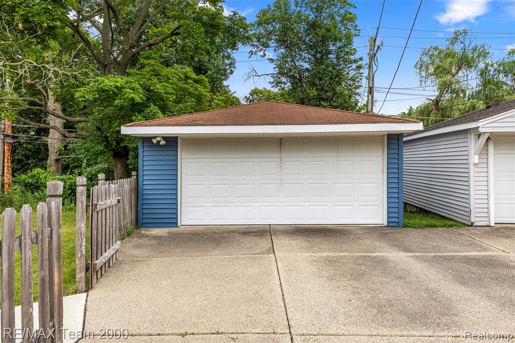 7396 N Charlesworth Street, Dearborn Heights, MI 48127 — Photo 33