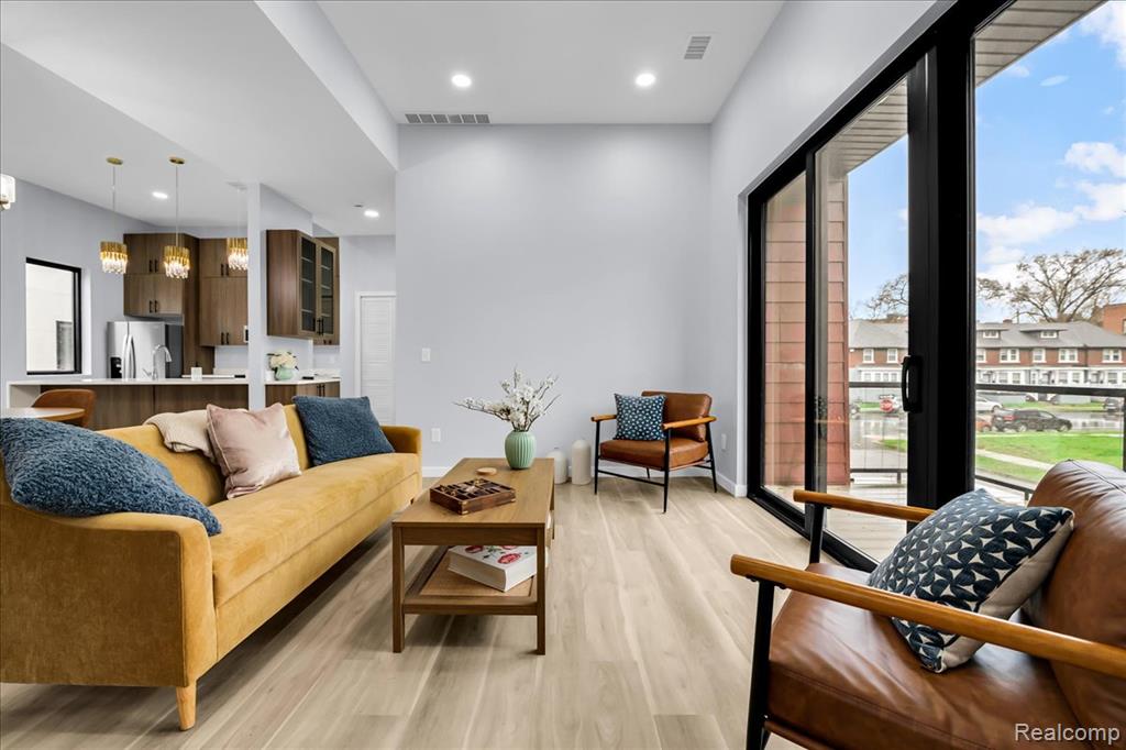 177 Gladstone, Detroit, MI, 48202