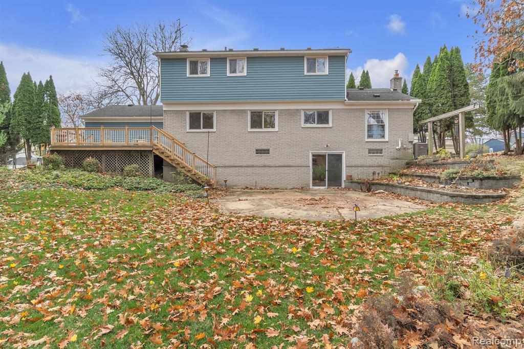 4248 WHITEBIRCH Drive, West Bloomfield, MI 48323 — Photo 47