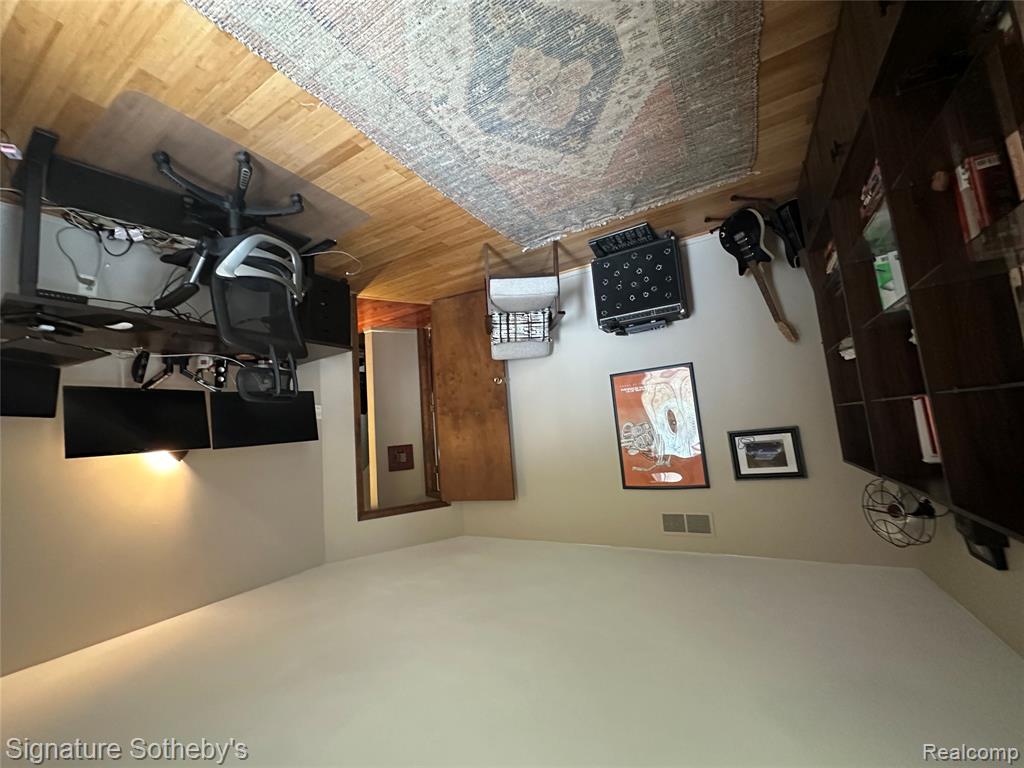 4945 Whitlow Court, Commerce Twp, MI 48382 — Photo 16