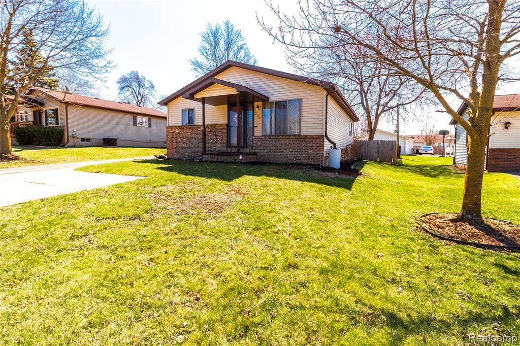 230 E Oregon Street, Lapeer, MI 48446 — Photo 2