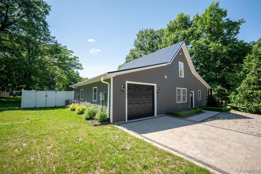 206 Joliet Avenue, Houghton Lake, MI 48629