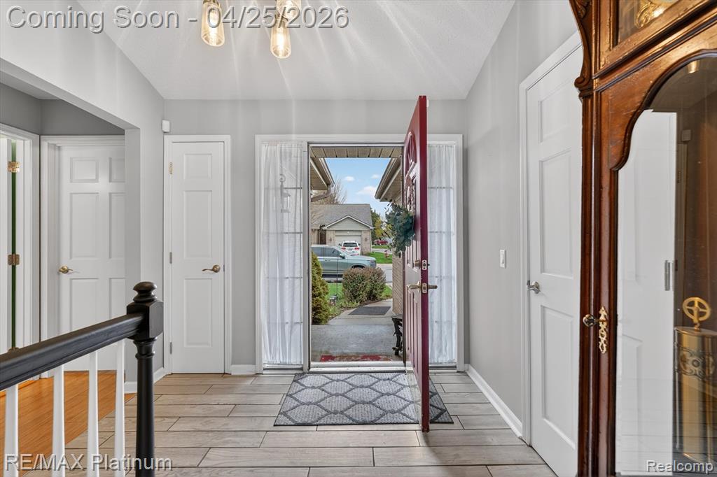 22290 Quail Run Circle, 6, South Lyon, MI 48178 — Photo 5
