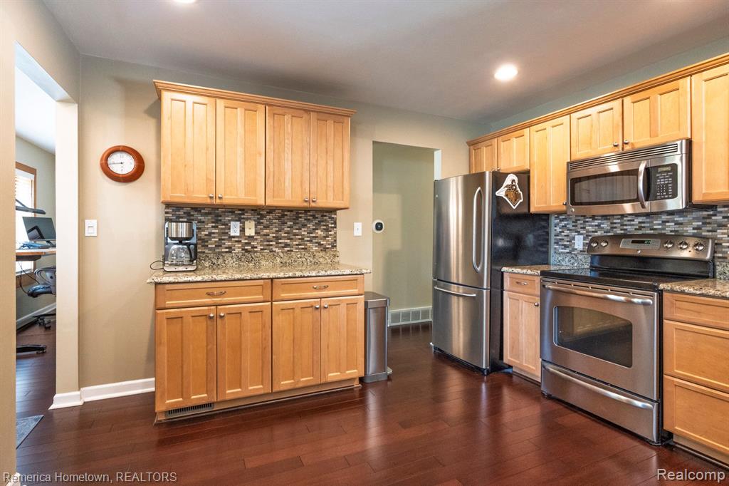 9183 Redbud Avenue, Plymouth, MI 48170 — Photo 9