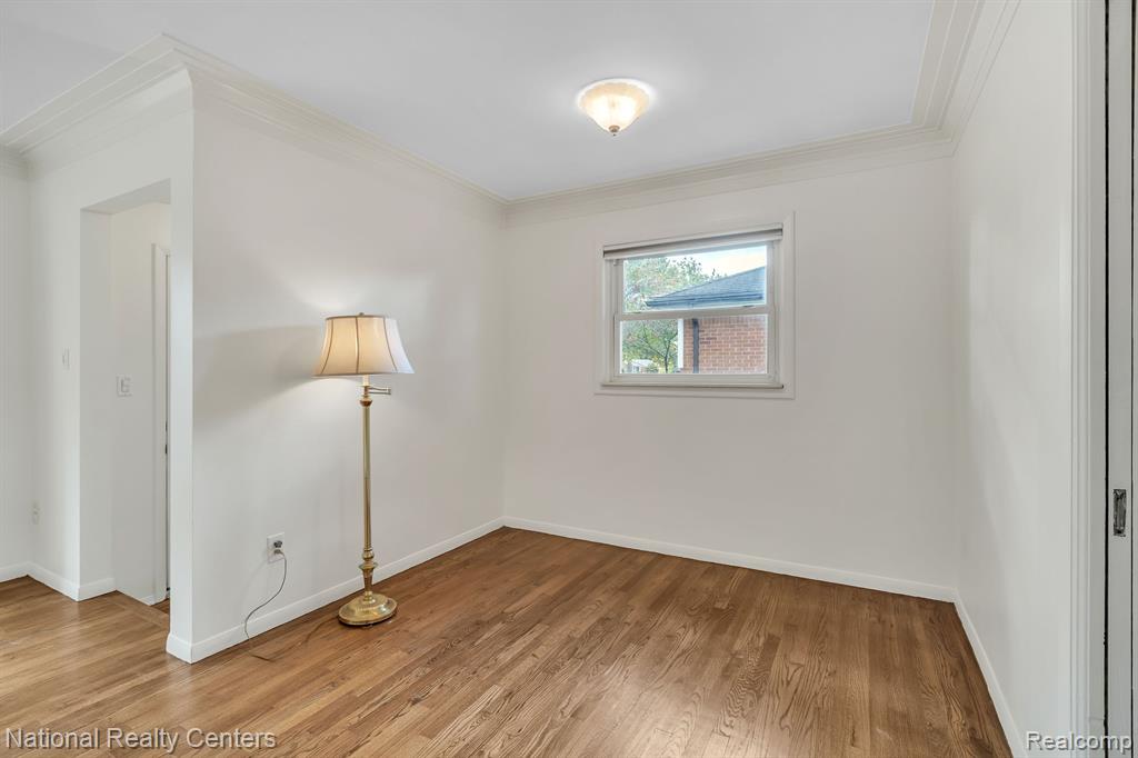 9001 E PERRIN Street, Livonia, MI 48150 — Photo 10
