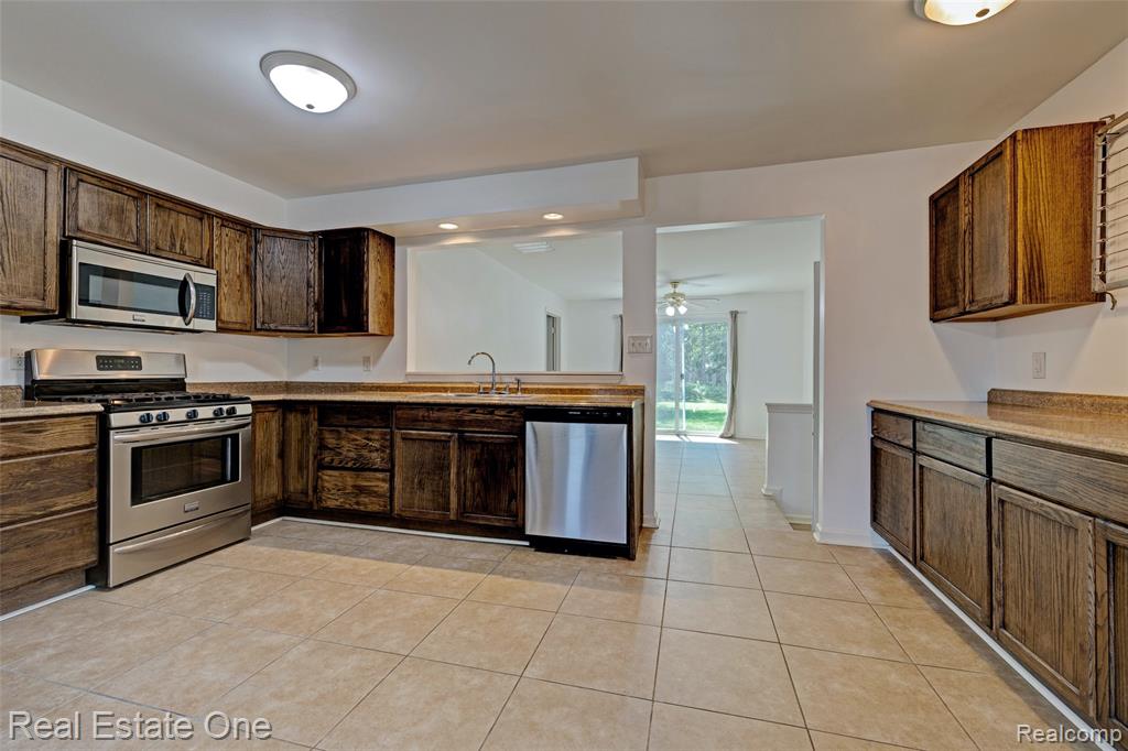 705 Richard Street, Holly, MI 48442 — Photo 7