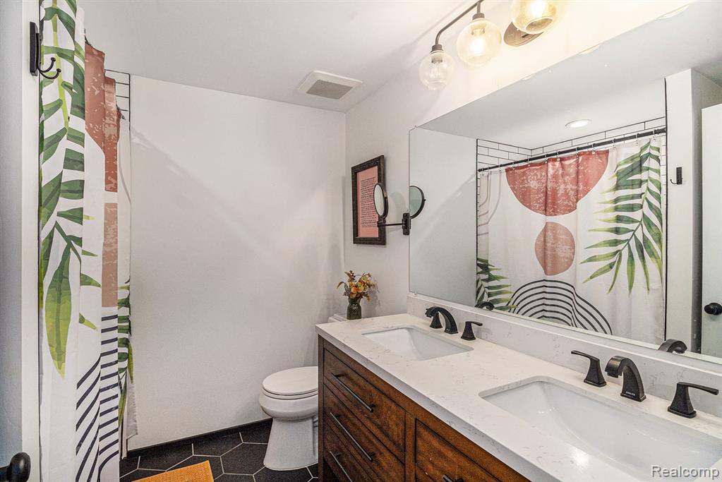 13304 Pomona Drive, Fenton, MI 48430 — Photo 17