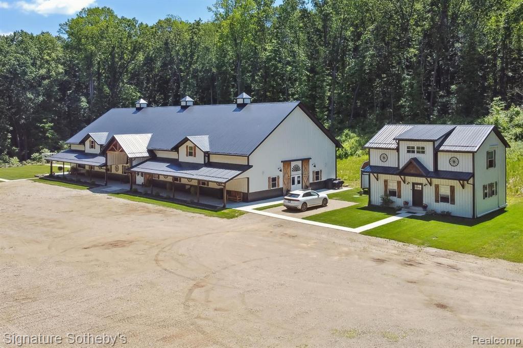 15165 MAIN Street, Buchanan, MI 49107